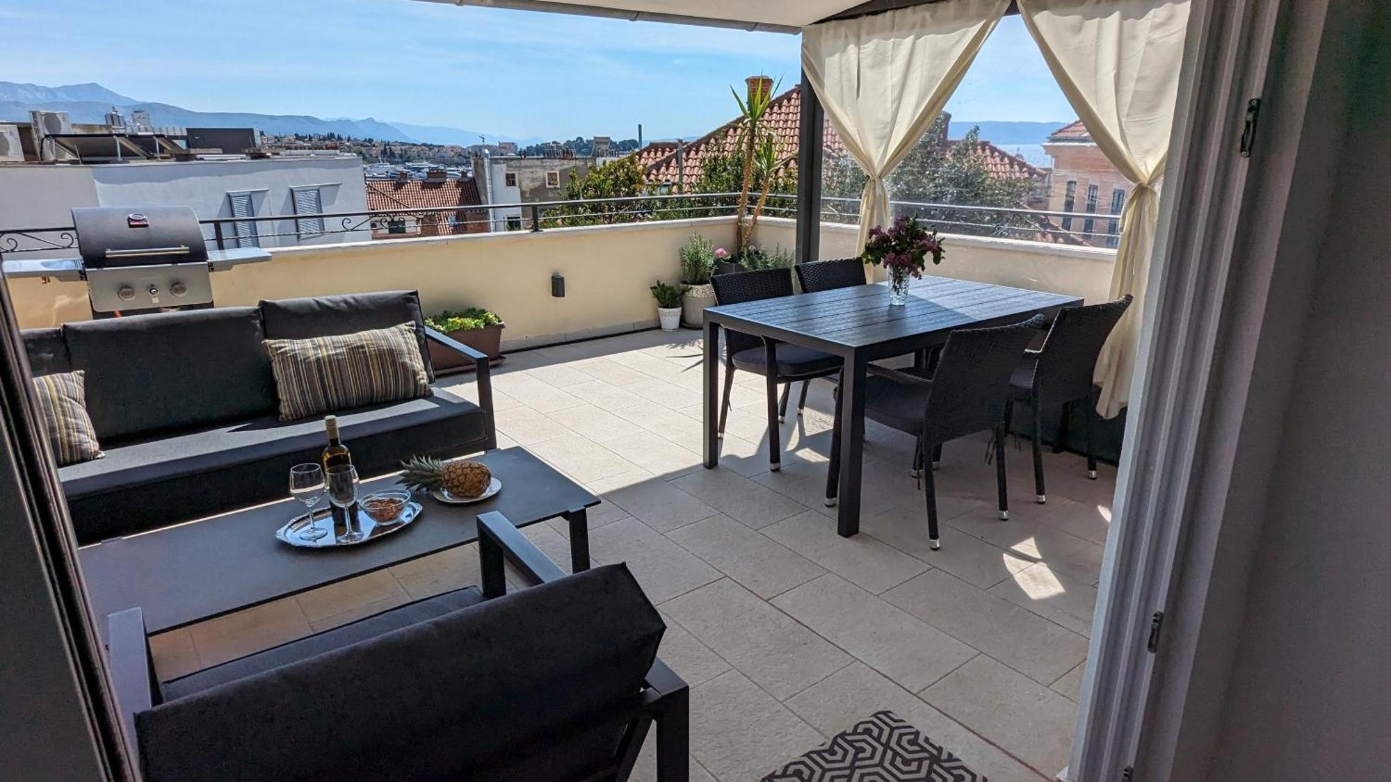 Prime Location Penthouse With A Large Terrace Appartement