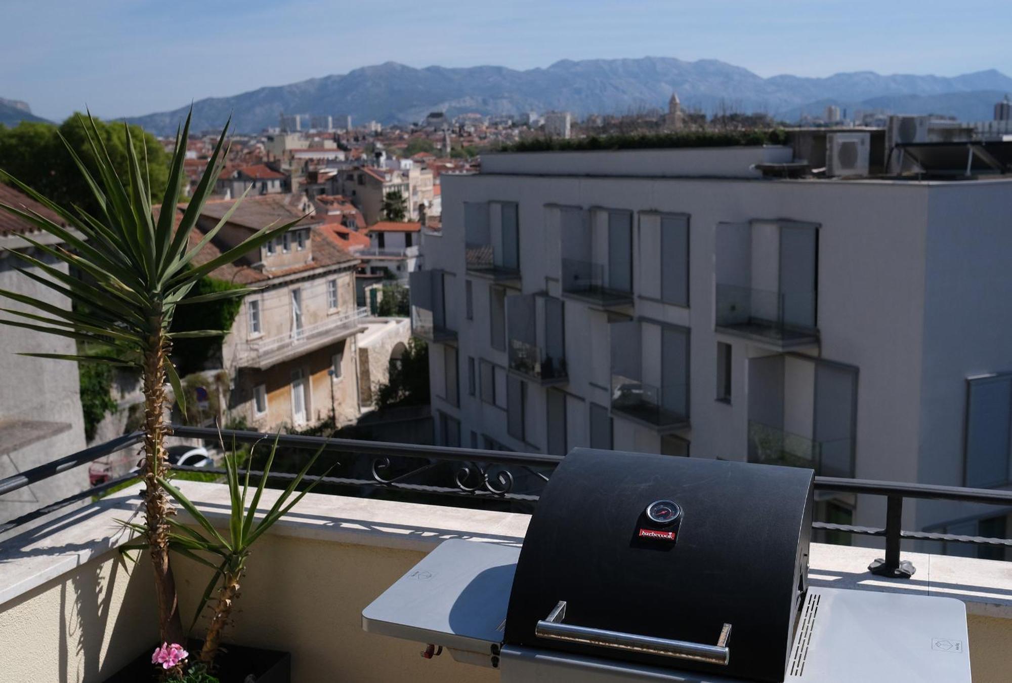 Prime Location Penthouse With A Large Terrace Appartement *