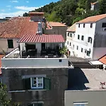 Prime Location Penthouse Apt With A Large Terrace